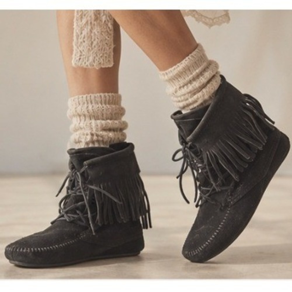Minnetonka Suede Fringe Lace Up Black Moccasin Ankle Boots 7 Boho Hippie Western